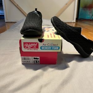 Skechers- Relaxed Fit Memory Foam Slip on- Black Women’s Size 8.5